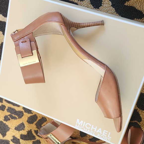 MICHAEL Michael Kors Open Toe Leather Sandals - Picture 4 of 13